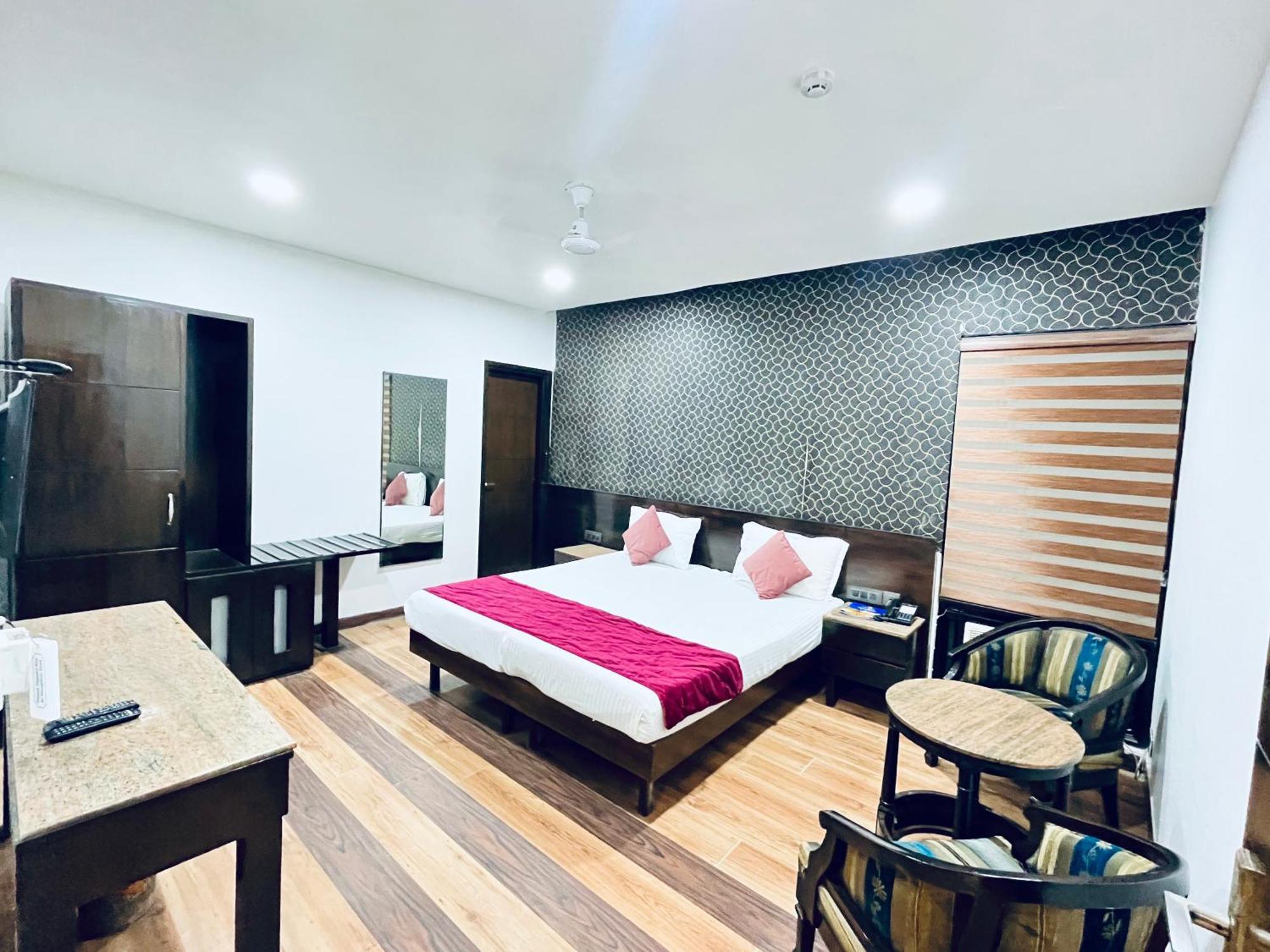 Ganga Ashoka Hotel Rishikesh Exterior photo